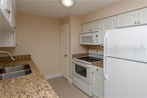 Activo con contrato: $153,000 (2 camas, 2 baños, 918 Pies cuadrados)