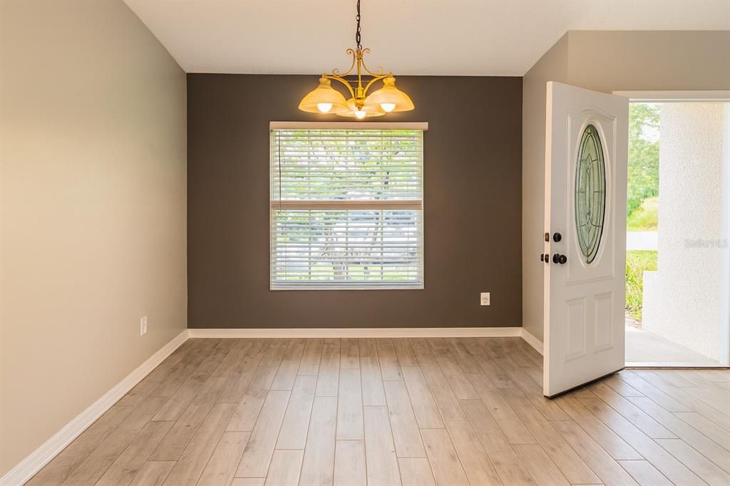 For Rent: $1,950 (3 beds, 2 baths, 2039 Square Feet)