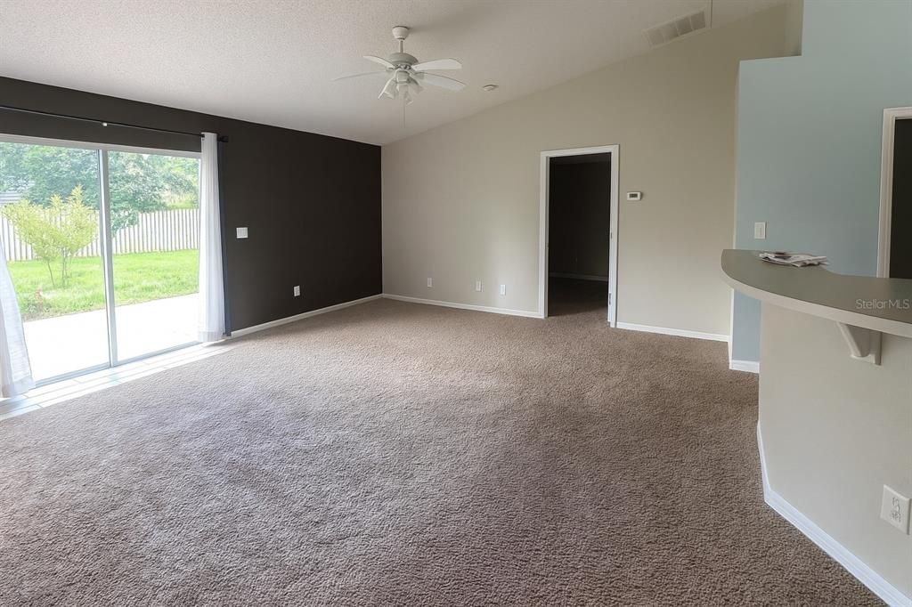 For Rent: $1,950 (3 beds, 2 baths, 2039 Square Feet)