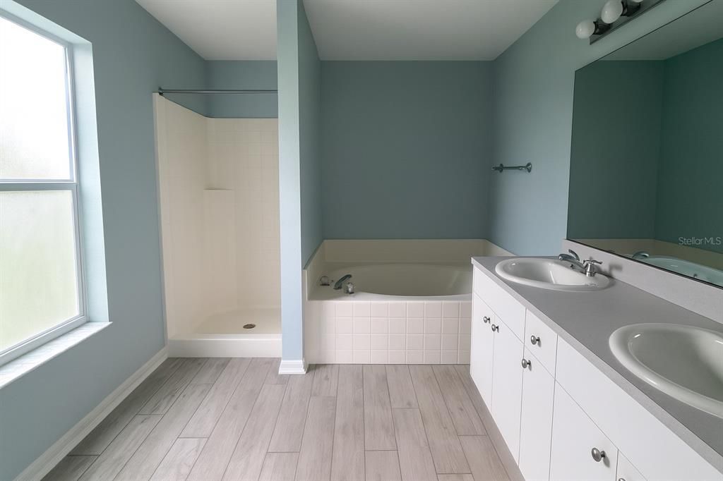 For Rent: $1,950 (3 beds, 2 baths, 2039 Square Feet)