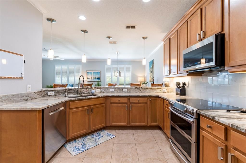 En Venta: $1,250,000 (3 camas, 3 baños, 2873 Pies cuadrados)