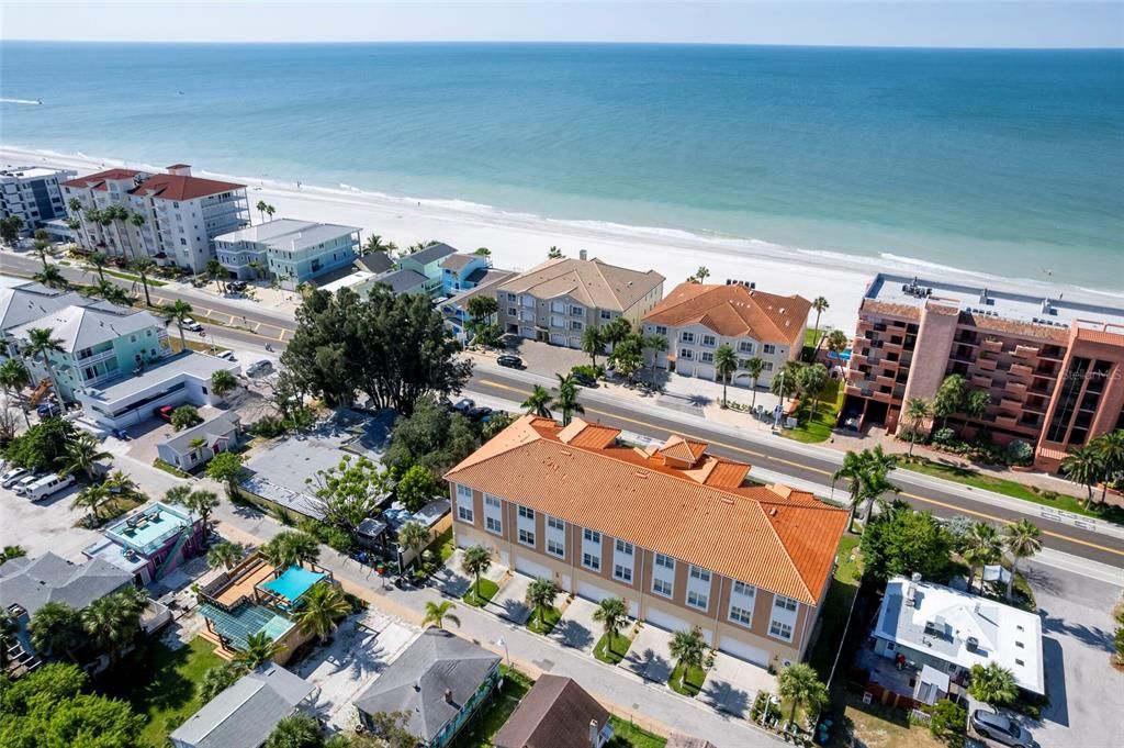 En Venta: $1,250,000 (3 camas, 3 baños, 2873 Pies cuadrados)