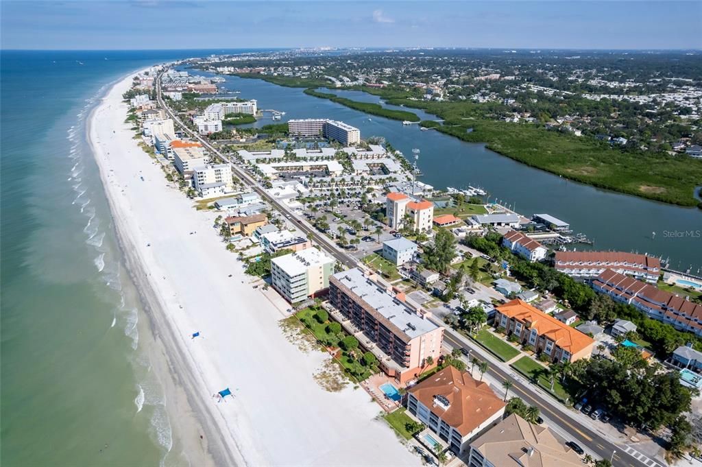 En Venta: $1,250,000 (3 camas, 3 baños, 2873 Pies cuadrados)