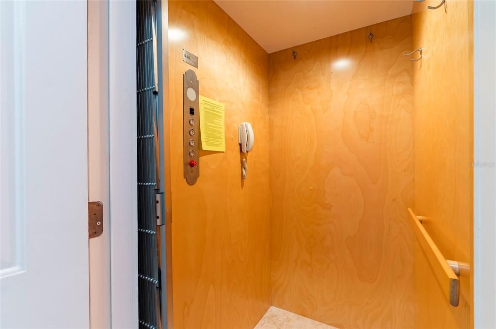 En Venta: $1,250,000 (3 camas, 3 baños, 2873 Pies cuadrados)