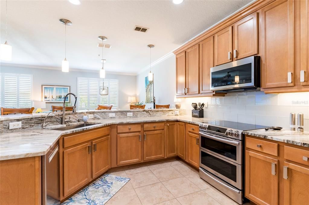 En Venta: $1,250,000 (3 camas, 3 baños, 2873 Pies cuadrados)