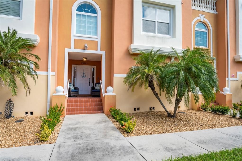 En Venta: $1,250,000 (3 camas, 3 baños, 2873 Pies cuadrados)