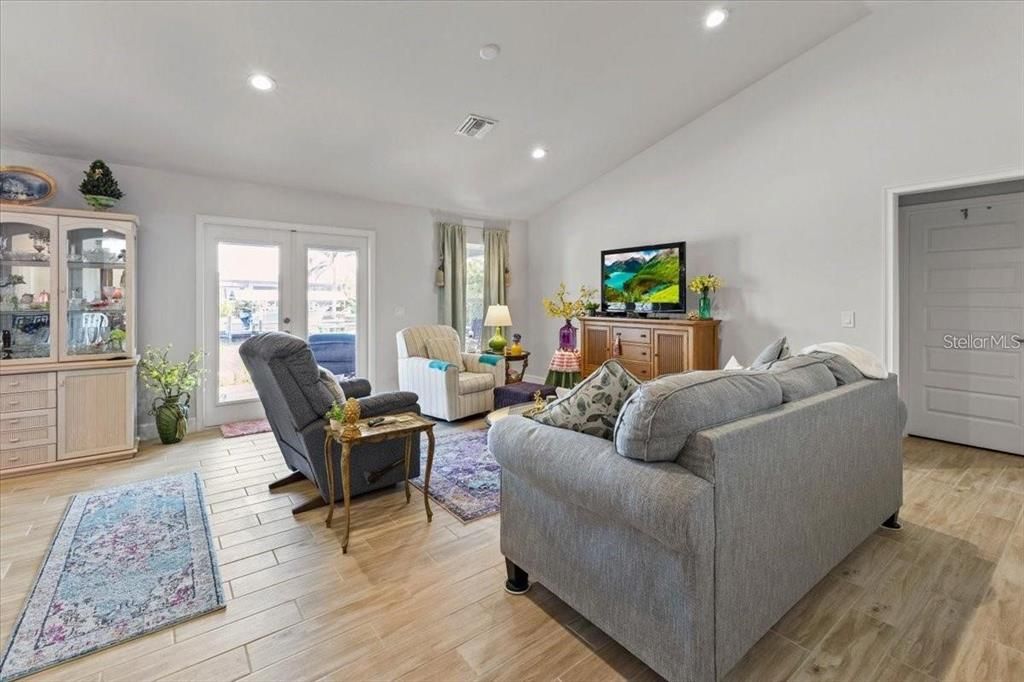 For Sale: $599,999 (4 beds, 2 baths, 1762 Square Feet)