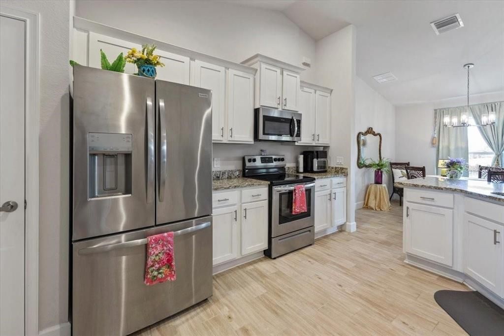 For Sale: $599,999 (4 beds, 2 baths, 1762 Square Feet)