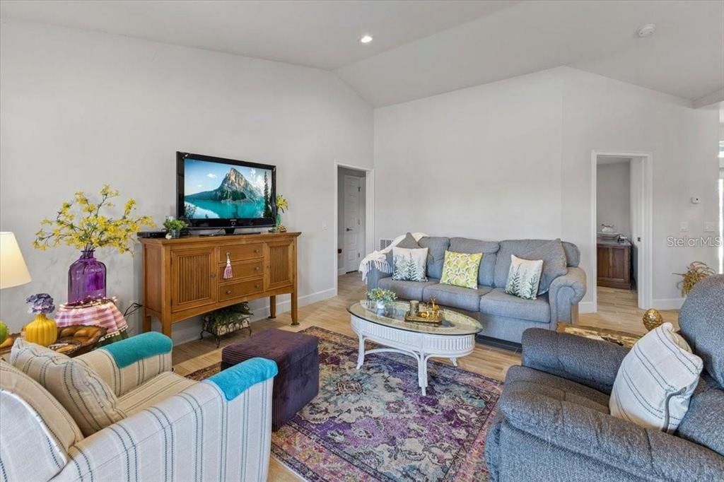 For Sale: $599,999 (4 beds, 2 baths, 1762 Square Feet)