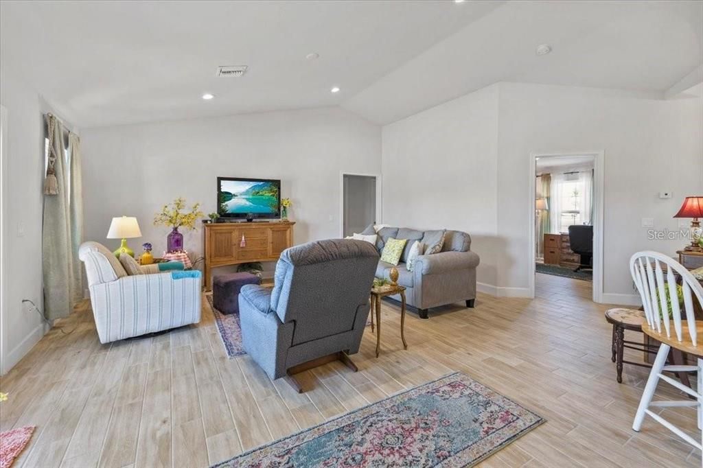 For Sale: $599,999 (4 beds, 2 baths, 1762 Square Feet)