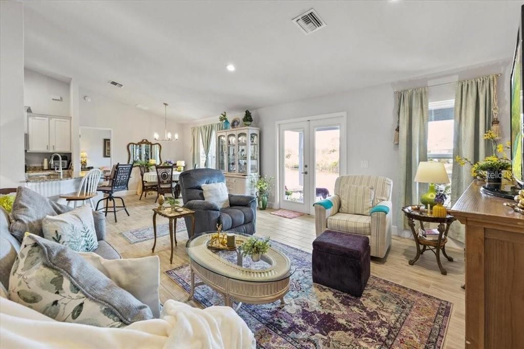 For Sale: $599,999 (4 beds, 2 baths, 1762 Square Feet)