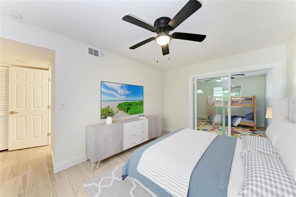 For Sale: $700,000 (2 beds, 2 baths, 810 Square Feet)