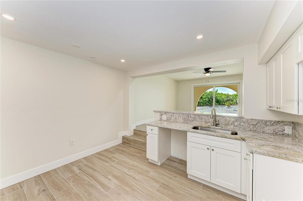 For Sale: $700,000 (2 beds, 2 baths, 810 Square Feet)