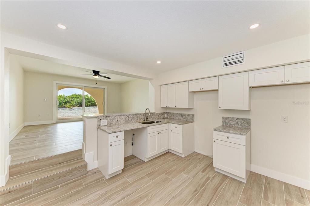 For Sale: $700,000 (2 beds, 2 baths, 810 Square Feet)