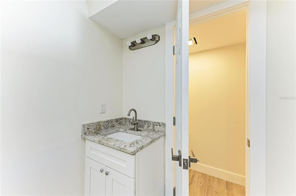 For Sale: $700,000 (2 beds, 2 baths, 810 Square Feet)