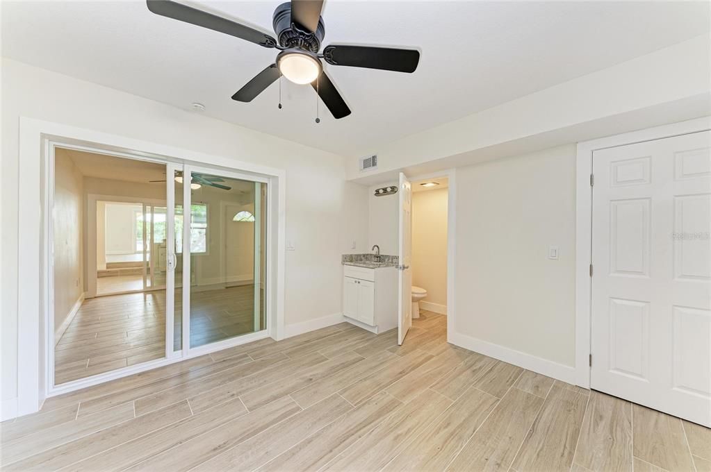 For Sale: $700,000 (2 beds, 2 baths, 810 Square Feet)