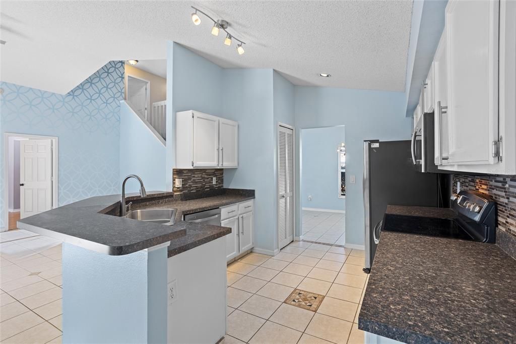 Active With Contract: $399,990 (4 beds, 2 baths, 1910 Square Feet)