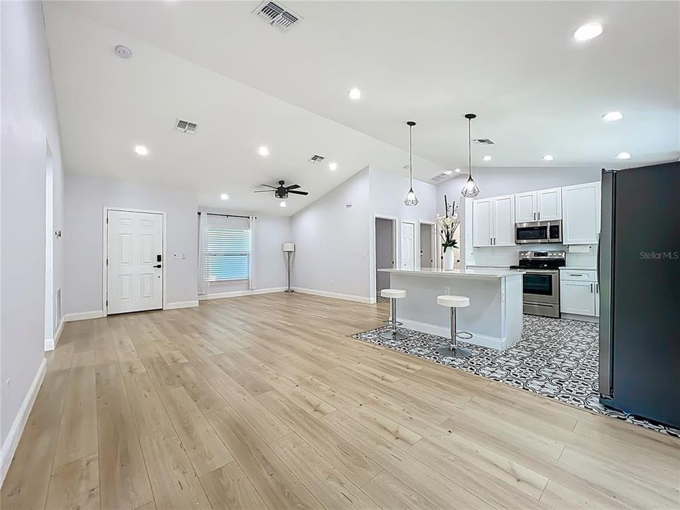 For Sale: $295,000 (3 beds, 2 baths, 1475 Square Feet)