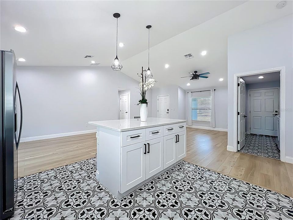 For Sale: $295,000 (3 beds, 2 baths, 1475 Square Feet)