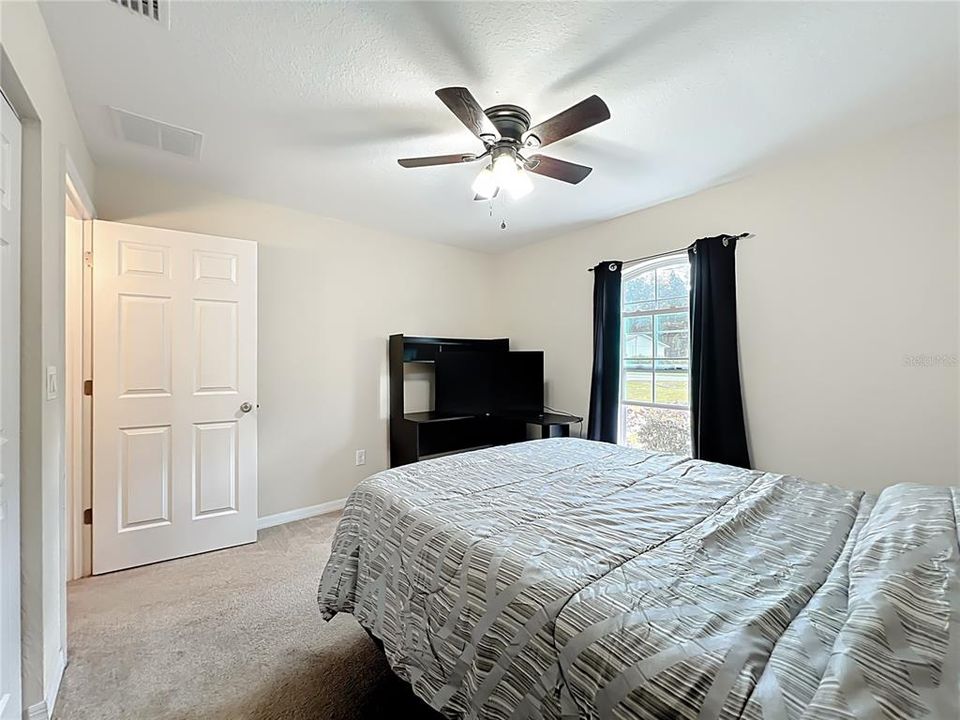 For Sale: $269,000 (3 beds, 2 baths, 1284 Square Feet)