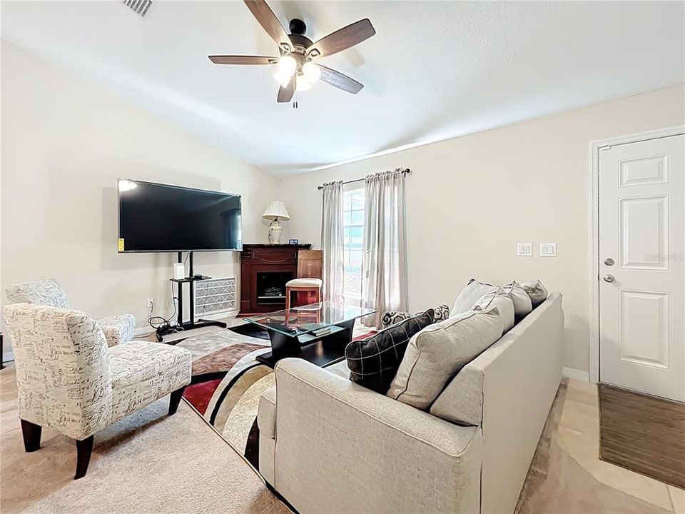 For Sale: $269,000 (3 beds, 2 baths, 1284 Square Feet)