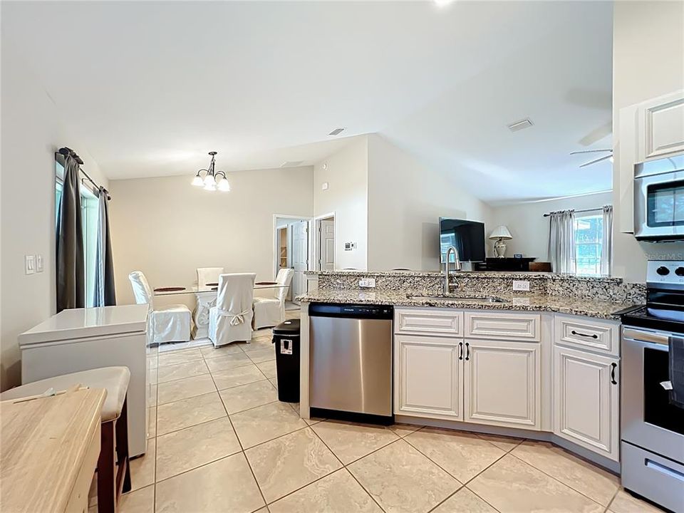 For Sale: $269,000 (3 beds, 2 baths, 1284 Square Feet)