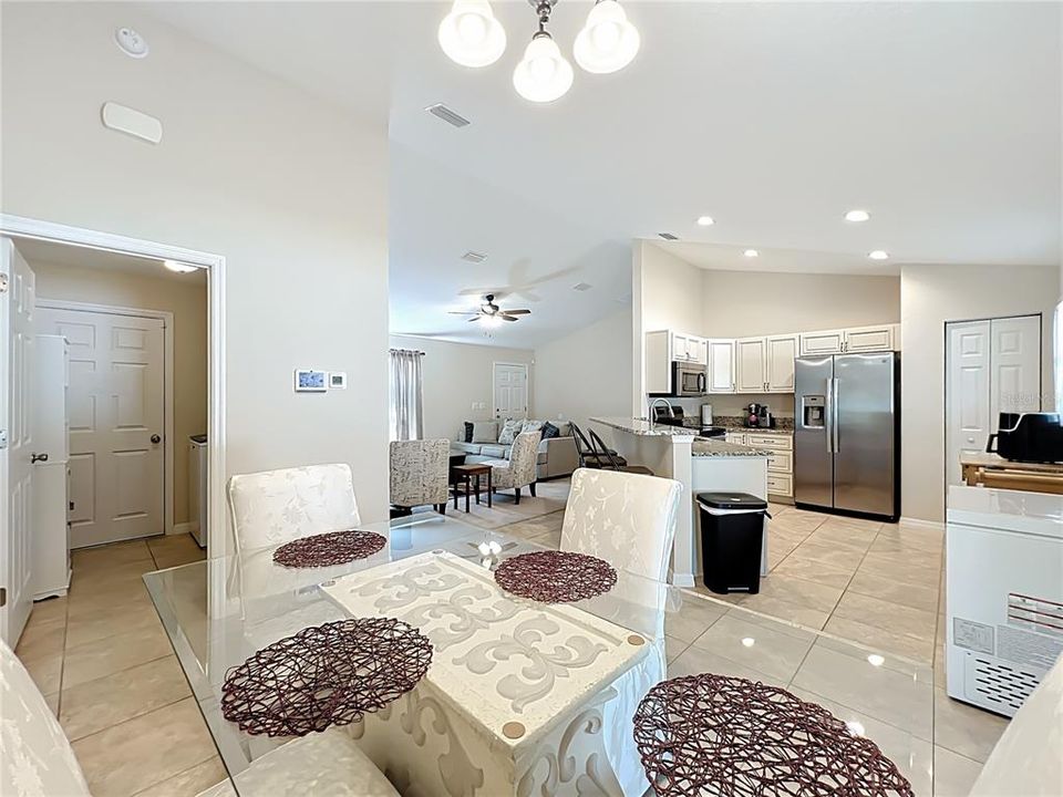 For Sale: $269,000 (3 beds, 2 baths, 1284 Square Feet)