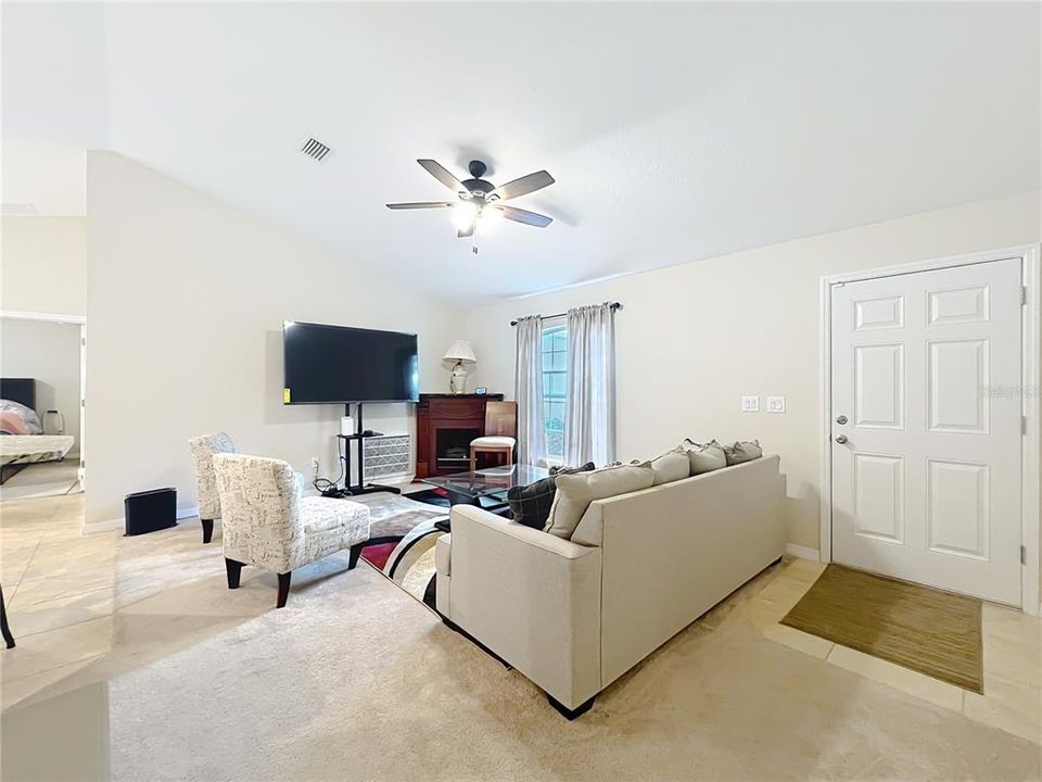 For Sale: $269,000 (3 beds, 2 baths, 1284 Square Feet)