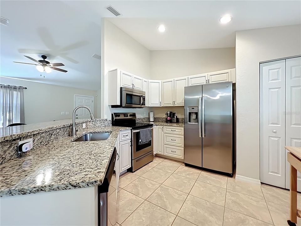 For Sale: $269,000 (3 beds, 2 baths, 1284 Square Feet)