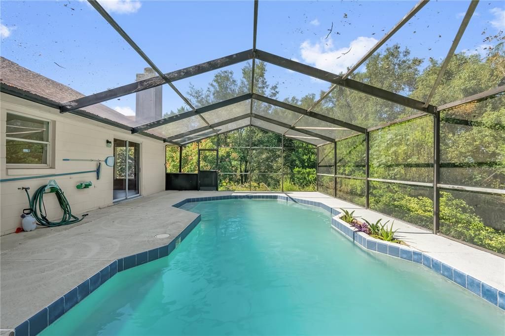 合同活跃: $2,500 (3 贝兹, 2 浴室, 1582 平方英尺)