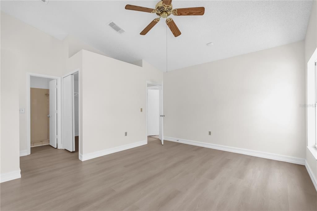 合同活跃: $2,500 (3 贝兹, 2 浴室, 1582 平方英尺)