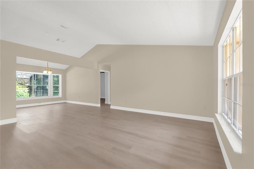 合同活跃: $2,500 (3 贝兹, 2 浴室, 1582 平方英尺)