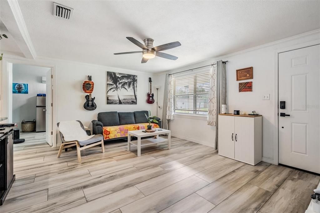 For Sale: $384,000 (3 beds, 2 baths, 1272 Square Feet)