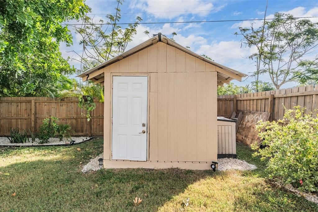 For Sale: $384,000 (3 beds, 2 baths, 1272 Square Feet)