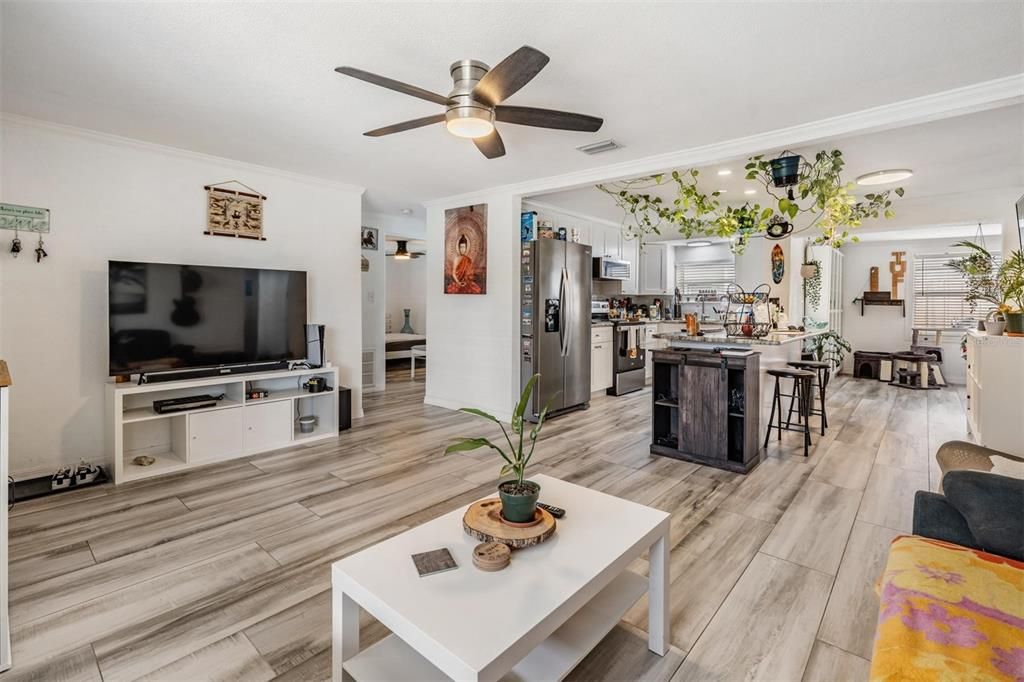 For Sale: $384,000 (3 beds, 2 baths, 1272 Square Feet)