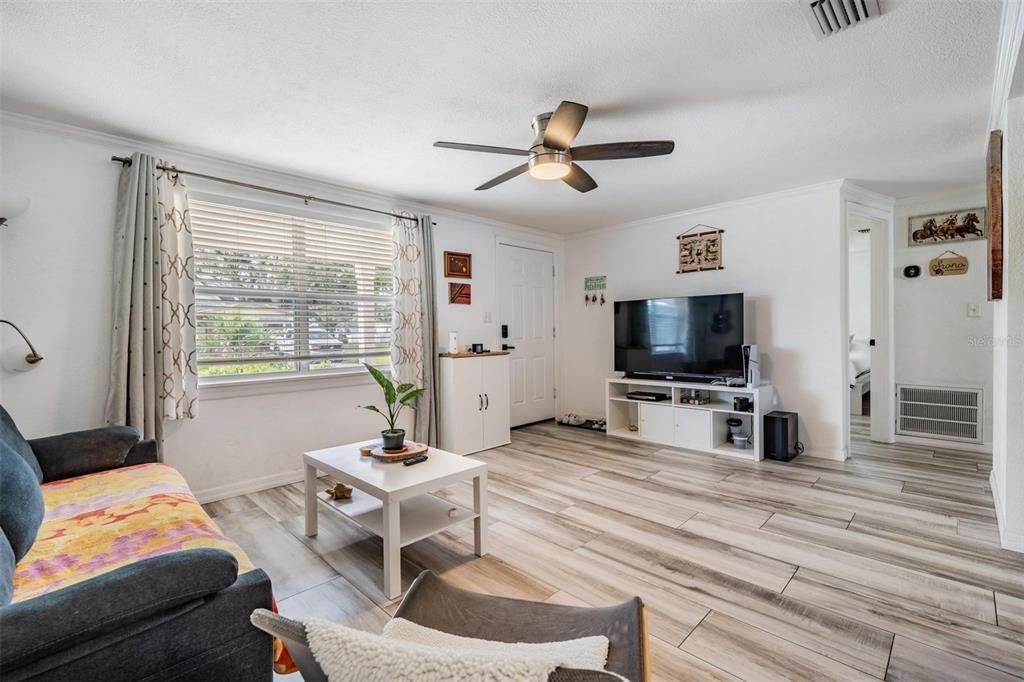 For Sale: $384,000 (3 beds, 2 baths, 1272 Square Feet)