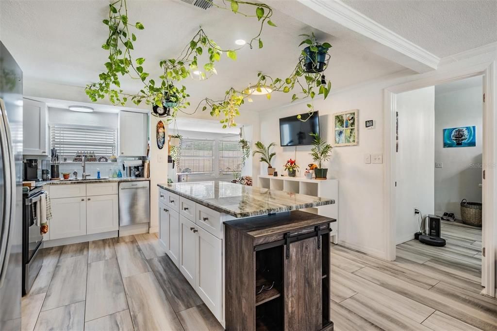 For Sale: $384,000 (3 beds, 2 baths, 1272 Square Feet)