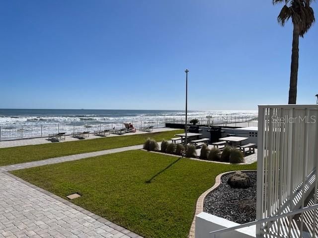 For Rent: $4,350 (2 beds, 2 baths, 1295 Square Feet)