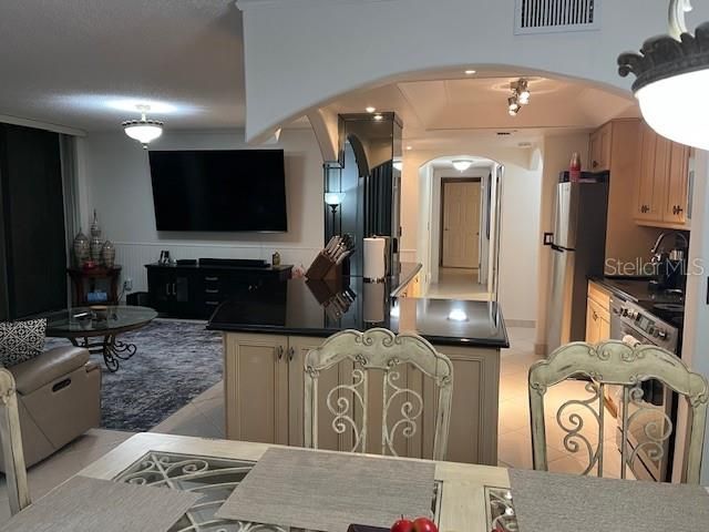 For Rent: $4,350 (2 beds, 2 baths, 1295 Square Feet)