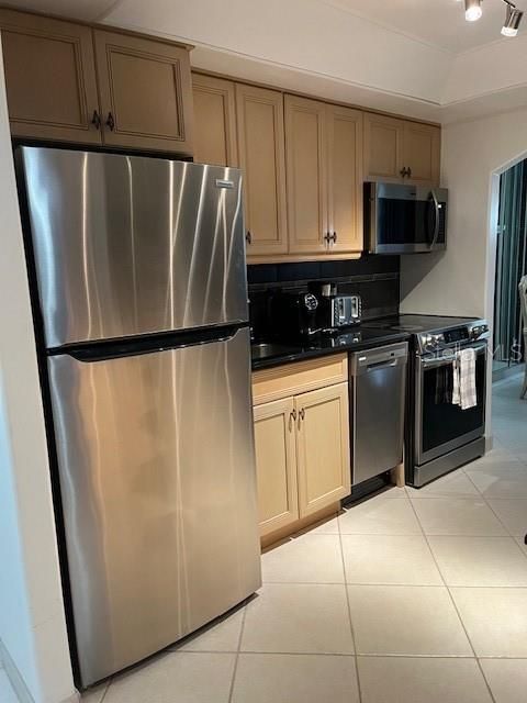 For Rent: $4,350 (2 beds, 2 baths, 1295 Square Feet)