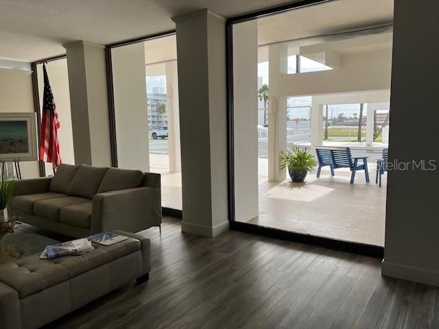 For Rent: $4,350 (2 beds, 2 baths, 1295 Square Feet)