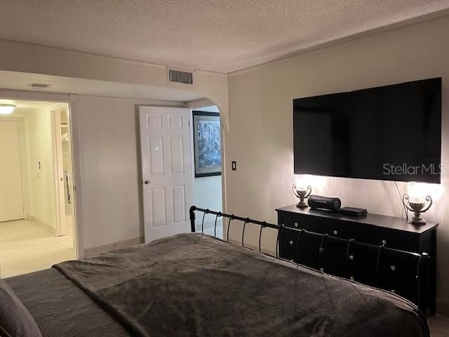 For Rent: $4,350 (2 beds, 2 baths, 1295 Square Feet)