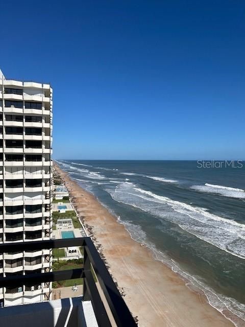 For Rent: $4,350 (2 beds, 2 baths, 1295 Square Feet)