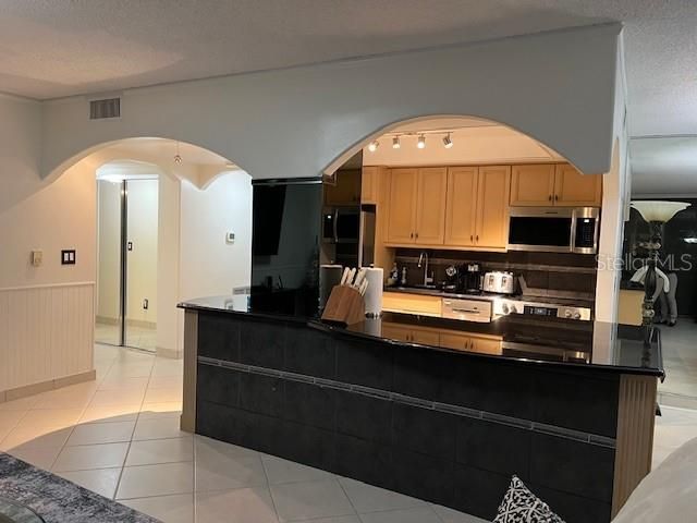 For Rent: $4,350 (2 beds, 2 baths, 1295 Square Feet)
