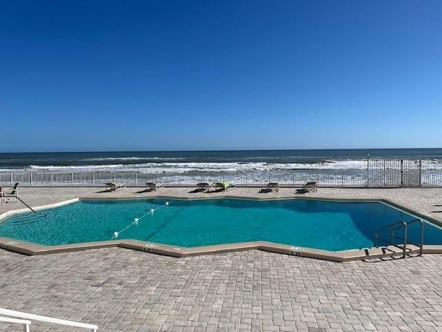 For Rent: $4,350 (2 beds, 2 baths, 1295 Square Feet)