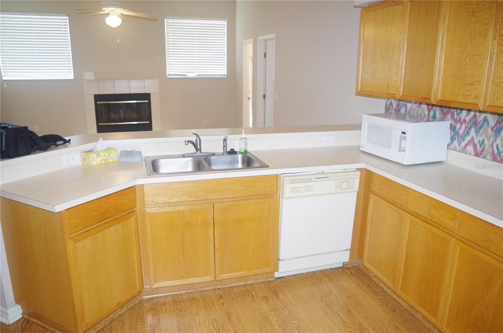 Active With Contract: $400,000 (4 beds, 3 baths, 2528 Square Feet)