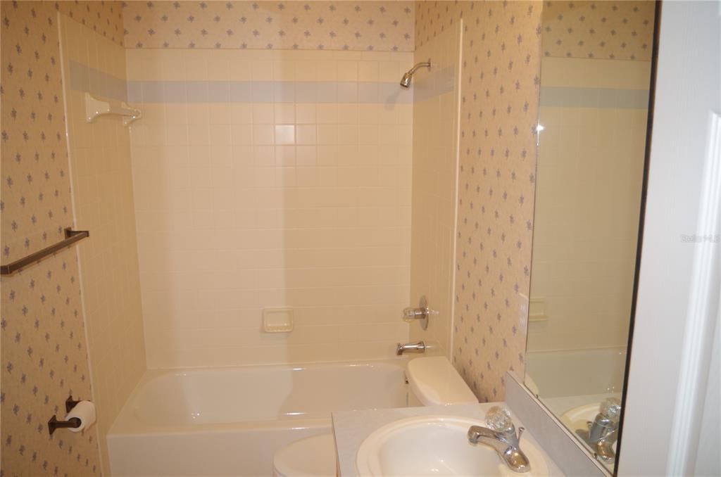 Active With Contract: $400,000 (4 beds, 3 baths, 2528 Square Feet)