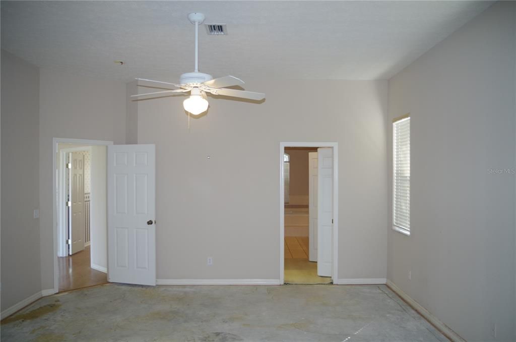 Active With Contract: $400,000 (4 beds, 3 baths, 2528 Square Feet)