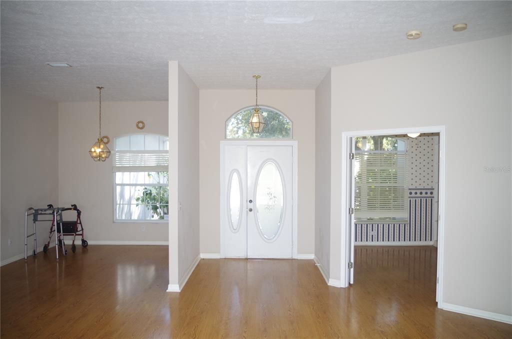 Active With Contract: $400,000 (4 beds, 3 baths, 2528 Square Feet)