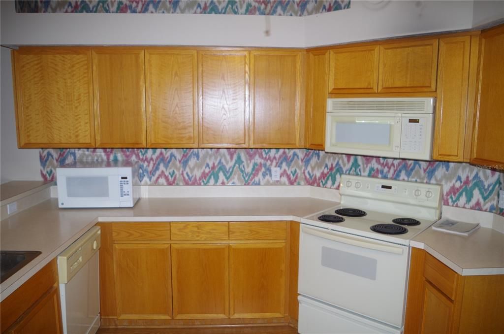 Active With Contract: $400,000 (4 beds, 3 baths, 2528 Square Feet)